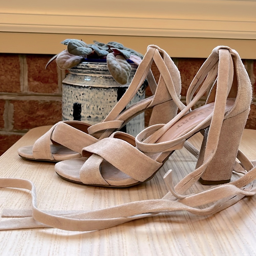 Report Suede Nude/tan/Blush Pink Wrap Around Heels in Size 6